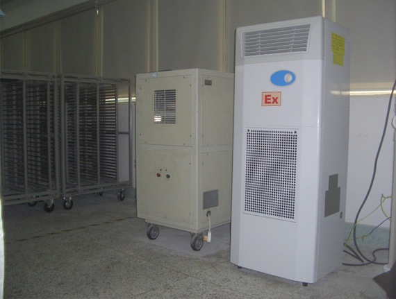 森井防爆環(huán)保除濕機(jī)放置在手機(jī)檢測(cè)間內(nèi)